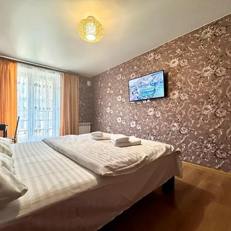 Apartpoltava: Cozy Apartment with Panoramic Balcony Exterior photo
