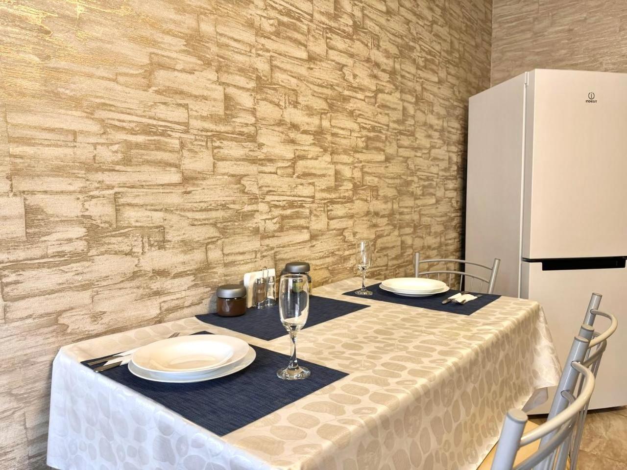 Apartpoltava: Cozy With Panoramic Balcony
