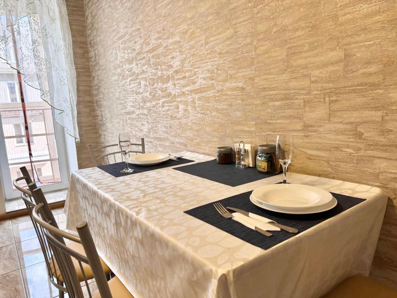 Apartpoltava: Cozy With Panoramic Balcony Apartment