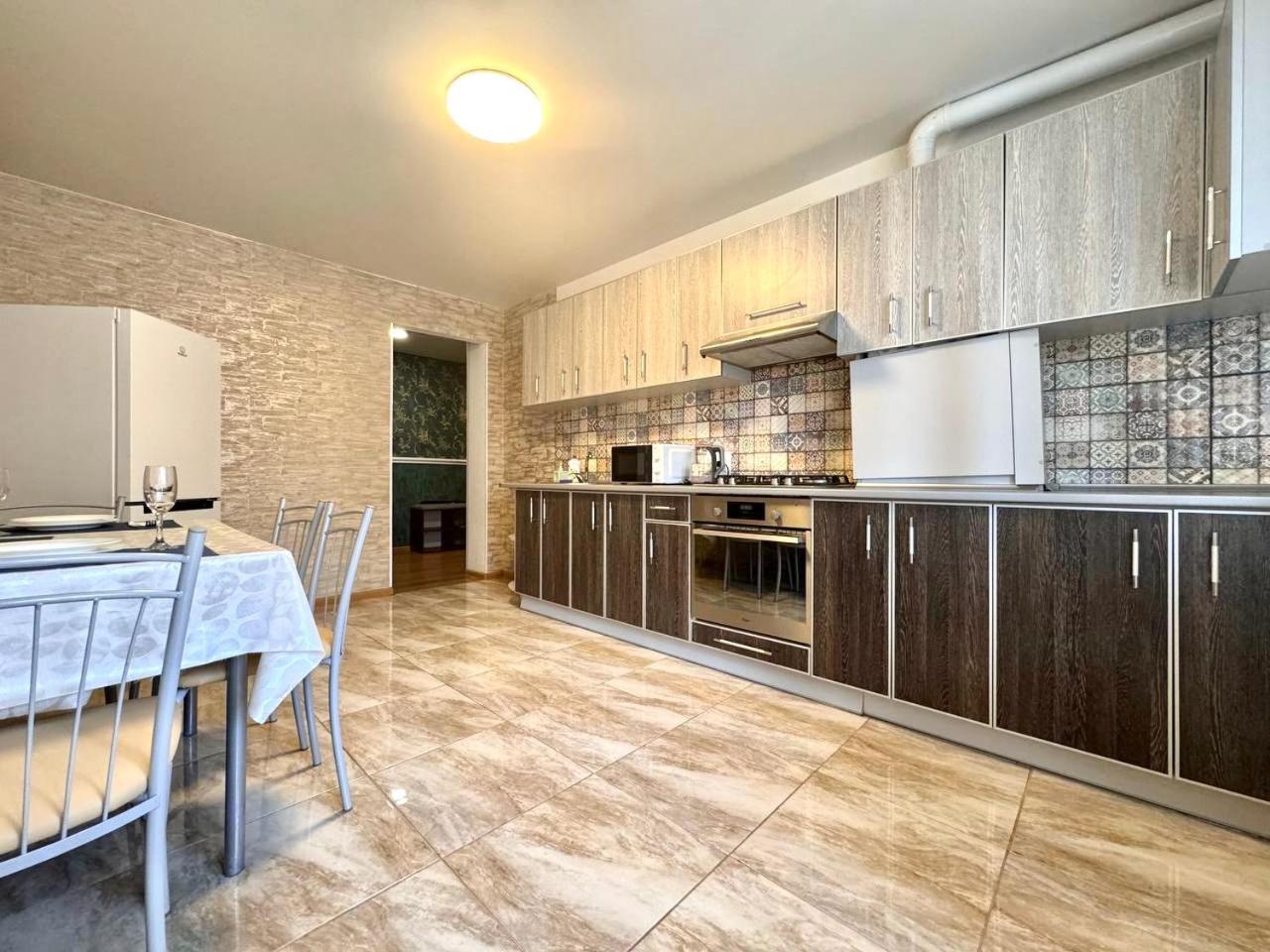 Apartment Apartpoltava: Cozy With Panoramic Balcony *