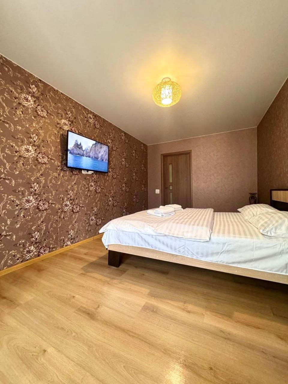 Apartpoltava: Cozy With Panoramic Balcony